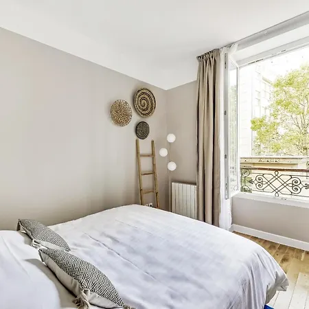 Very Nice, Spacious And Bright Paris